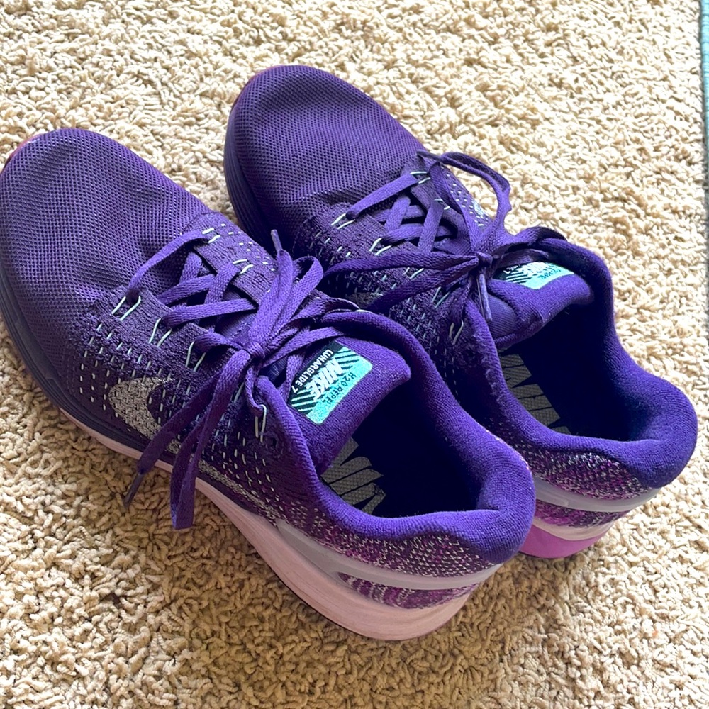 WOMENS NIKE RUNNING SHOES